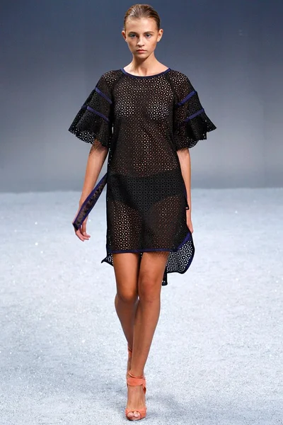 Look 3